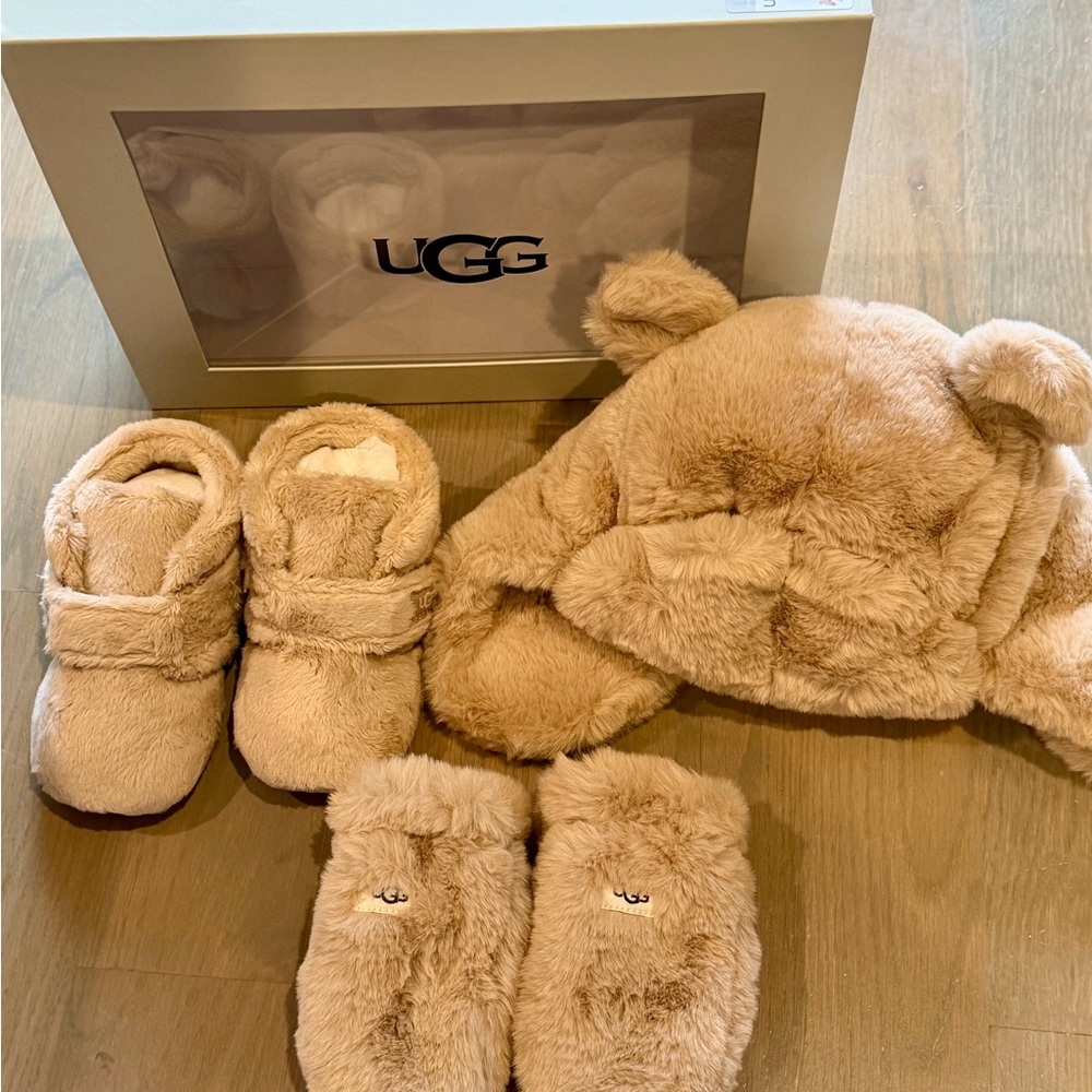 UGG Cream Baby Hat and Mitten Gift Set - size 4/5